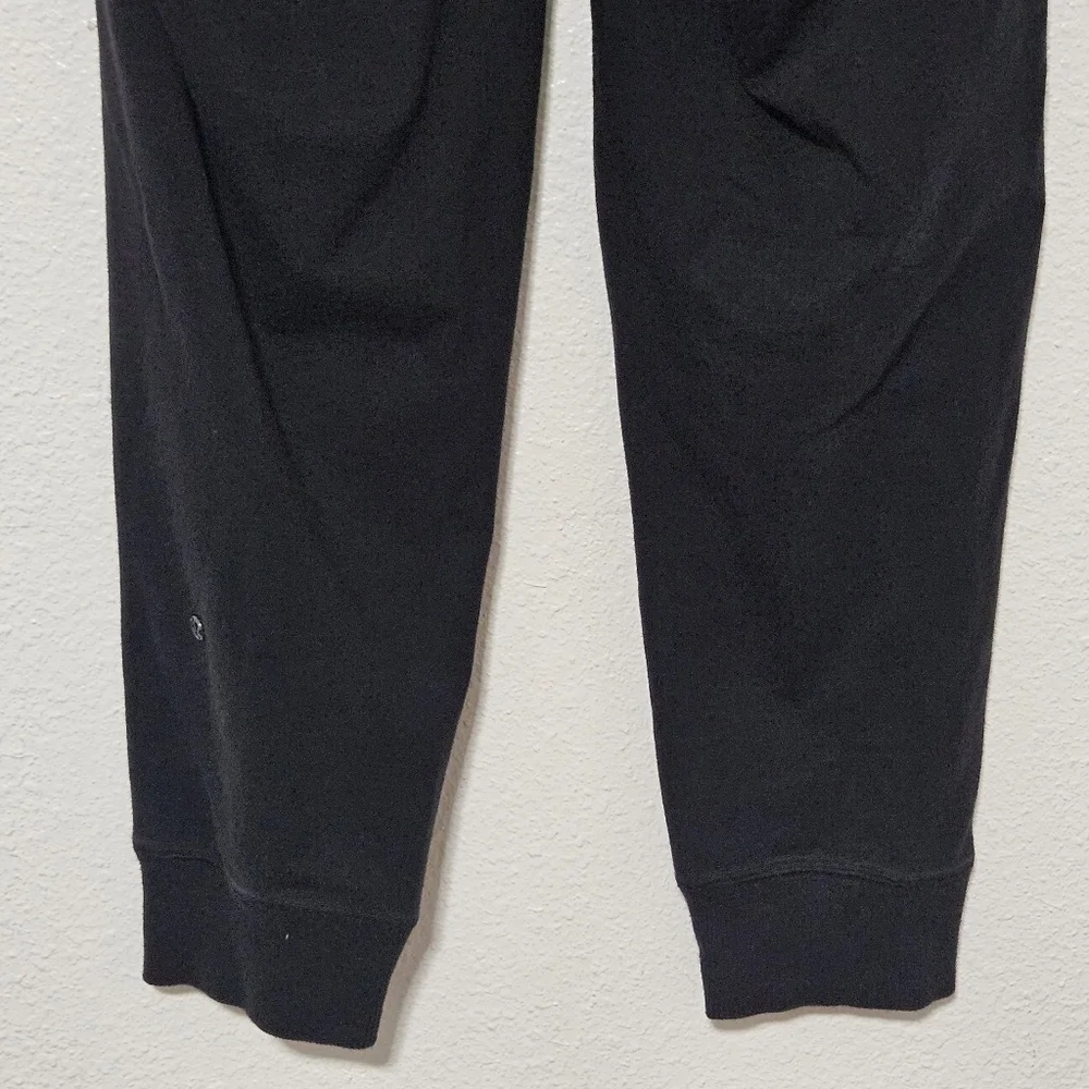 Lululemon cropped jogger style pants size 4
